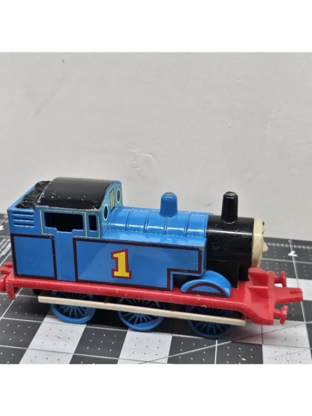 1985 Vtg. ERTL Large Push Along Thomas the Tank Engine Die Cast *Blue & Red
